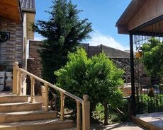 Buzovnada həyət evi satılır