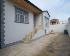 Mehdiabad Qesebesinde məktəbə və dayanacağa yaxin