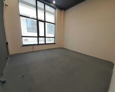 plazanın 1-ci mərtəbəsində obyekt 60 kv