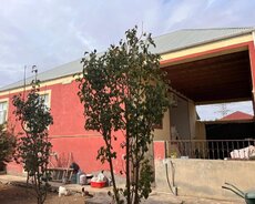 Bahar qəsəbəsində Həyət evi