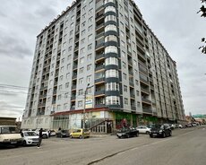 Qəsr yaşayış kompleksində təmirli bina evi satılır