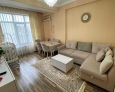 Neftçilər metrosunun yanı, Tam təmirli. Əşyalı