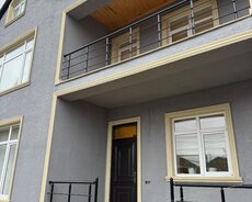 Buzovna Maştağa yolunda həyət evi satılılr