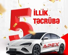 Şəxsi avtomobili ilə taksi sürücü