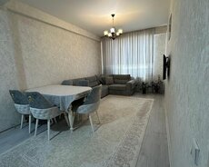 Qəsr yaşayış kompleksində təmirli bina evi satılır