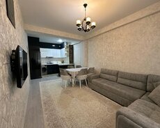 Qəsr yaşayış kompleksində təmirli bina evi satılır