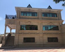 Novxanıda 20 sot sahəsi olan 3 mərtəbəli villa kirayə verili