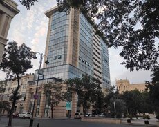 Şəhərin mərkəzində 3 otaqlı mənzil kirayə