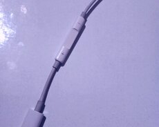 Lightning-dan 3.5 mm Aux-a audio adapter - Apple Lightning