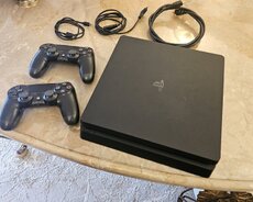Playstation 4 slim