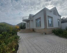 Albalılıqda həyət evi satılır