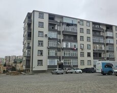 Qurtuluş 93 yaşayış kompleksində təmirsiz bina evi satılır