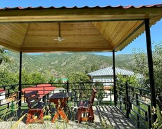 Lahıc qəsəbəsində bağ evi