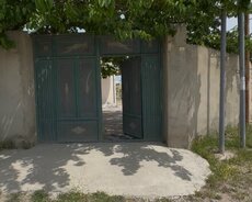 Əmircan 4 sotda tikilmiş h/evi satılır