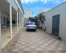 Buzovnada təzə yolda həyət evi satılır