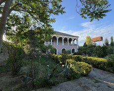 Mərdəkanda 10 sot bağ evi
