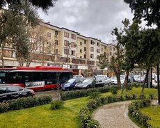 Gənclikdə, Atatürk Parkı, Ayna Sultanova heykəlinin qarşısın