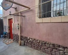Xırdalanda qoşa daşla hörülmüş kürsülü həyət evi satılır