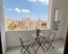 İdeal təklif super təmirli 2 otaqlı mənzil kirayə verilir
