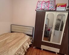 ev tam təmirlidir kuxna mebeli icinde qalir