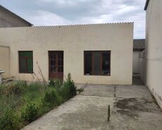 Maştağa qəsəbəsində 2 otaqlı ev satılır