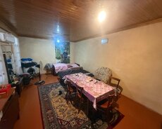 mastagada bir heyetde iki ev satilir