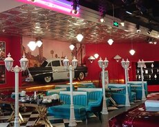 Dəniz Mall-da yerləşən restoran əşyaları satılır