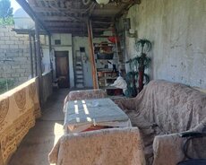 Bakıxanovda 10 sotda h/evi satılır
