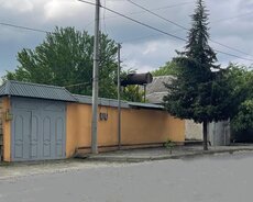 İsmayıllı rayonu mərkəzində tam əşyalı ev satılır