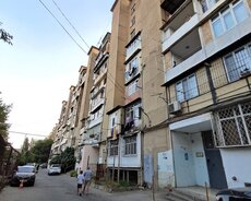 Yasamalda kohne binada 3 otaq ev satilir