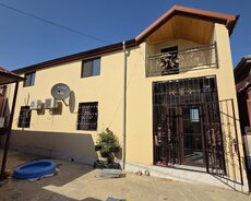 Binəqədi qəsəbəsində 2 mertebeli ev satilir