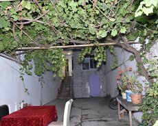 Qaraçuxurda həyət evi satılır