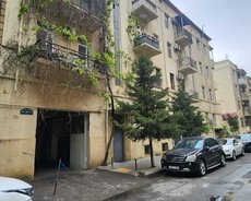 Axundov bağının arxasında