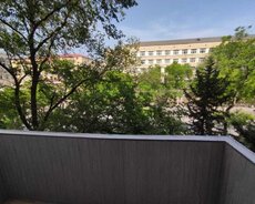 Yasamal rayonunda 3 otaqlı mənzil satılır