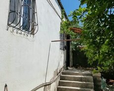 Buzovna Maştağa yolunda həyət evi satılır