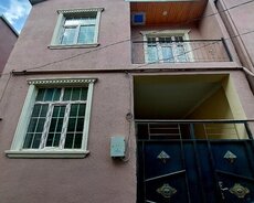 Satışda 4 otaqlı h/evi var