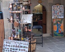 İçərişəhərdə satıcı tələb olunur