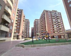 Zabitlər parkının tam üzbəüzündə