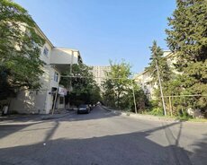 Hərbi Şəhərcikdə, Rus kilsəsinin yanında