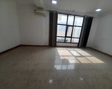 plazada 4 otaqlı ofis təmirli