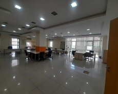 tbilisi pr-də 300 kv 9 otaqlı ofis