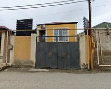 Mektebe yaxin Alti-qarajli ev satilir