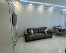 west town yaşayış kom. 2 otaqlı mənzil kirayə verilir