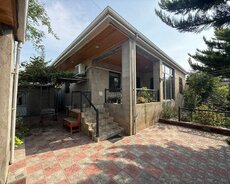 Albalılıqda həyət evi satılır