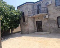 Albalılıqda həyət evi satılır