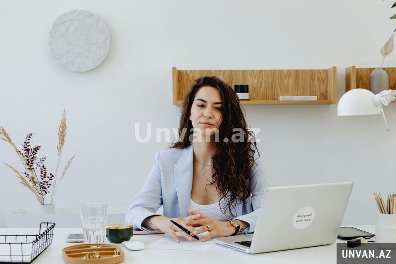 Kserokopiya mağazasına xanımlar dəvət olunur Kserokopiya mağazasına xanımlar dəvət olunur