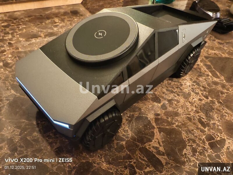 Tesla Cyberdock 3 in 1 charger Tesla Cyberdock 3 in 1 charger