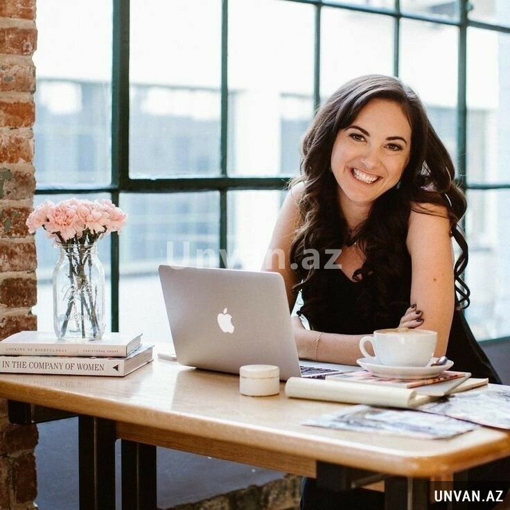 Müştəri xidməti əməkdaşı Müştəri xidməti əməkdaşı