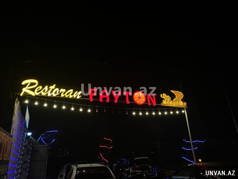 İşıqlı reklam lövhəsi İşıqlı reklam lövhəsi