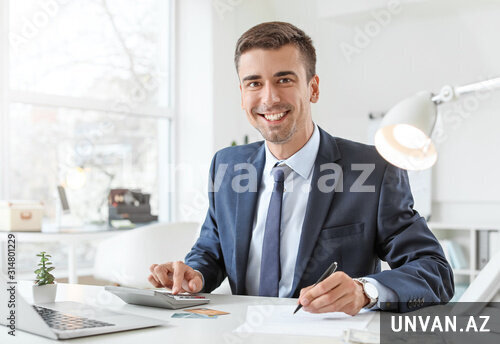 Menecer tələb edirik Menecer tələb edirik